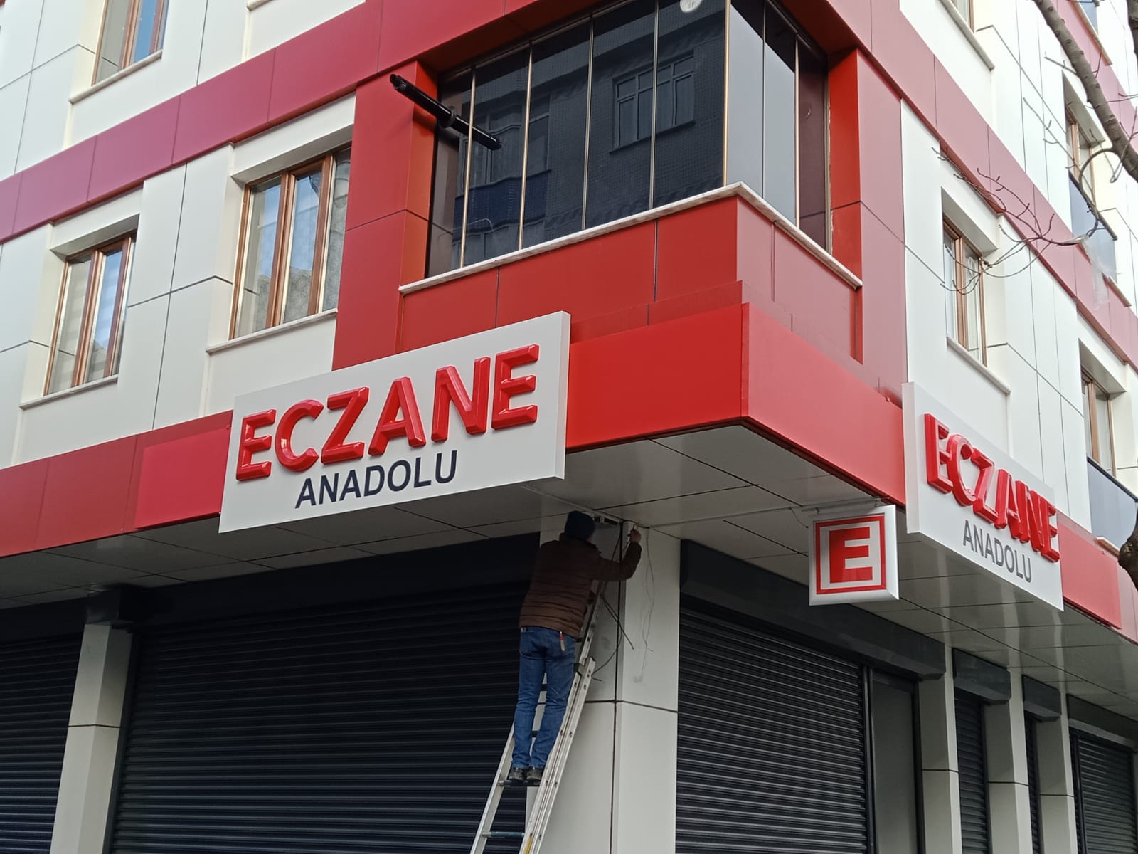 Arnavutköy Standart Eczane Tabelası, Tabela İmalatı, Tabela Tamiri, E Pano, Nöbetçi Eczane Tabelası, Nöbençi Eczane Dubası.